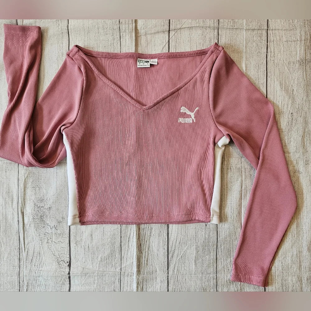 Puma Women's •Size Medium• Pink Croped Ribbed V-neck Athletic Top Athleisure - Picture 6 of 9